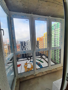 пластиковые окна панорамного типа на балконе